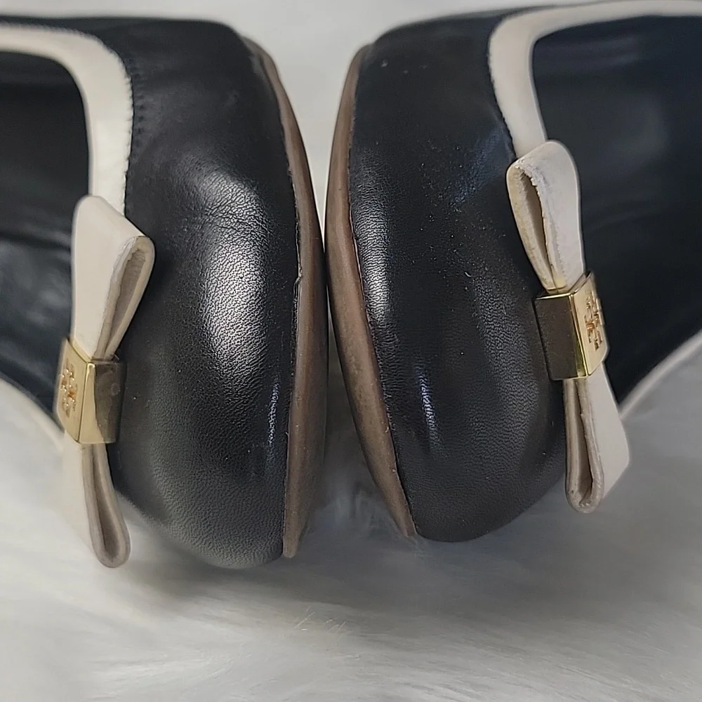 TORY BURCH Navy Blue White Edge Bow Gold Tone Logo Preppy Nautical Wedge Heels 9